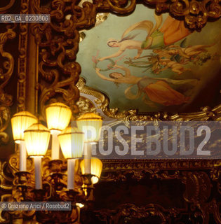 Nome: ..GRAN TEATRO LA FENICE..Descrizione: ..DECORAZIONI DEL SOFFITTO  DEL PALCO REALE / VENEZIA..Credit: ..Graziano Arici/Rosebud2/..Costo: ..A..Nazione: ..ITALIA..Città: ..VENEZIA..Data: ..1985 ca.