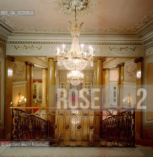 Nome: .GRAN TEATRO LA FENICE.Descrizione: .FOYER / VENEZIA.Credit: .Graziano Arici/Rosebud2/.Costo: .A.Nazione: .ITALIA.Città: .VENEZIA.Data: .1985 ca.