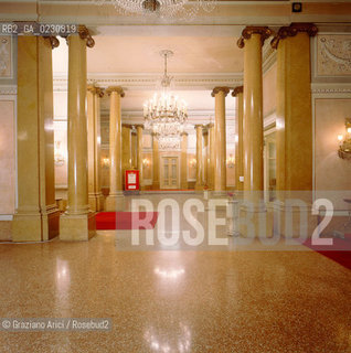 Nome: .GRAN TEATRO LA FENICE.Descrizione: .FOYER / VENEZIA.Credit: .Graziano Arici/Rosebud2/.Costo: .A.Nazione: .ITALIA.Città: .VENEZIA.Data: .1985 ca.