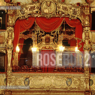 Nome: .GRAN TEATRO LA FENICE.Descrizione: .PALCO REALE  / VENEZIA.Credit: .Graziano Arici/Rosebud2/.Costo: .A.Nazione: .ITALIA.Città: .VENEZIA.Data: .1985 ca.