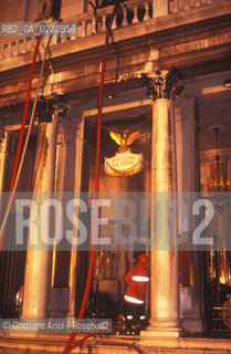 Nome: ..GRAN TEATRO LA FENICE..Descrizione: ..IL TEATRO IL GIORNO DURANTE LINCENDIO / VENEZIA..Credit: ..Graziano Arici/Rosebud2/..Costo: ..B..Nazione: ..ITALIA..Città: ..VENEZIA..Data: ..29/01/1996