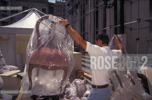 Nome: ..GRAN TEATRO LA FENICE..Descrizione: ..RECUPERO ARREDI DOPO LINCENDIO / VENEZIA..Credit: ..Graziano Arici/Rosebud2/..Costo: ..A..Nazione: ..ITALIA..Città: ..VENEZIA..Data: ..1996