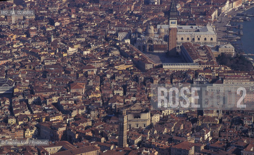 Nome: ..GRAN TEATRO LA FENICE..Descrizione: ..DOPO LINCENDIO / VENEZIA S.MARCO FOTO AEREA..Credit: ..Graziano Arici/Rosebud2/..Costo: ..A..Nazione: ..ITALIA..Città: ..VENEZIA..Data: ..31/01/1996