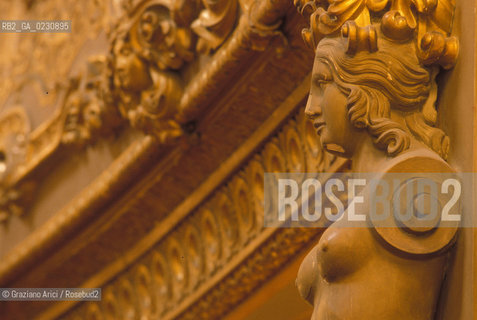 Nome: ..GRAN TEATRO LA FENICE..Descrizione: ..DECORAZIONE DEI PALCHI CARIATIDE / VENEZIA..Credit: ..Graziano Arici/Rosebud2/..Costo: ..A..Nazione: ..ITALIA..Città: ..VENEZIA..Data: ..1985 ca.