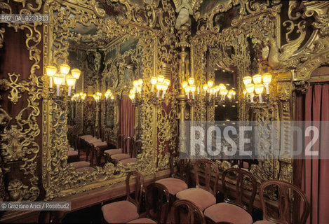 Nome: .GRAN TEATRO LA FENICE.Descrizione: .PALCO REALE / VENEZIA.Credit: .Graziano Arici/Rosebud2/.Costo: .A.Nazione: .ITALIA.Città: .VENEZIA.Data: .1985 ca.