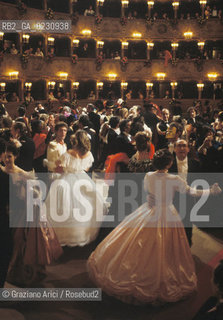 Nome: .GRAN TEATRO LA FENICE.Descrizione: .SALA FESTA DI CARNEVALE / VENEZIA.Credit: .Graziano Arici/Rosebud2/.Costo: .A.Nazione: .ITALIA.Città: .VENEZIA.Data: .1985 ca..