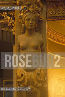 Nome: .GRAN TEATRO LA FENICE.Descrizione: .DECORAZIONE DEI PALCHI CARIATIDE / VENEZIA.Credit: .Graziano Arici/Rosebud2/.Costo: .A.Nazione: .ITALIA.Città: .VENEZIA.Data: .1985 ca.