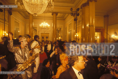Nome: ..GRAN TEATRO LA FENICE..Descrizione: ..FESTA DI CARNEVALE / VENEZIA FOYER..Credit: ..Graziano Arici/Rosebud2/..Costo: ..A..Nazione: ..ITALIA..Città: ..VENEZIA..Data: ..1985 ca.