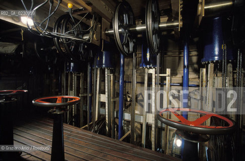 Nome: .GRAN TEATRO LA FENICE.Descrizione: .LE MACCHINE SCENICHE DEL PALCOSCENICO  / VENEZIA.Credit: .Graziano Arici/Rosebud2/.Costo: .A.Nazione: .ITALIA.Città: .VENEZIA.Data: .1985 c.a.