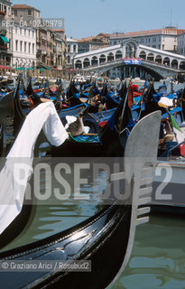 MANIFESTAZIONE DEI GONDOLIERI CONTRO GLI EXTRACOMUNITARI  - © 2002 Graziano Arici/Rosebud2 / GONDOLA