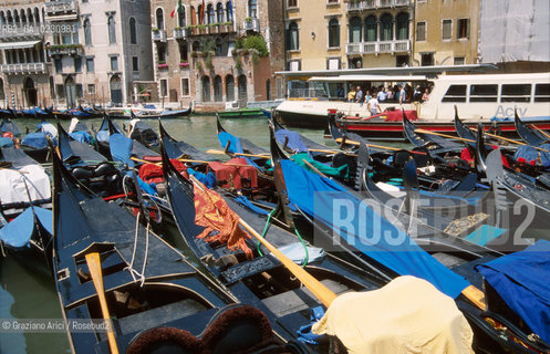 MANIFESTAZIONE DEI GONDOLIERI CONTRO GLI EXTRACOMUNITARI  - © 2002 Graziano Arici/Rosebud2 / GONDOLA