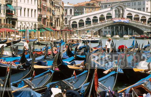 MANIFESTAZIONE DEI GONDOLIERI CONTRO GLI EXTRACOMUNITARI  - © 2002 Graziano Arici/Rosebud2 / GONDOLA