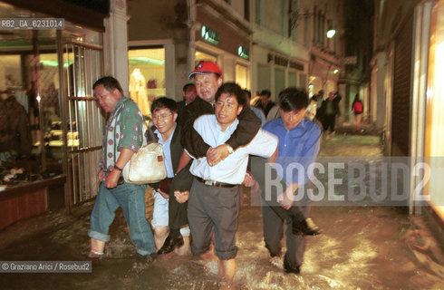 HIGH TIDE IN VENICE - 6 /06/2002  ©Graziano Arici/Rosebud2  ALTA MAREA / ACQUA ALTA