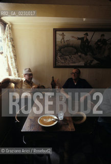 Localizzazione:..VENEZIA / ISOLA DI MURANO..Oggetto:..Soggetto:..OSTERIA SUL RIO DEI VETRAI..Cronologia: ....Definizione Culturale:..   Autore: ..   Stile: ..   Editori/Stampatori:..   Committenza:..Materia e Tecnica:..Collocazione:..Note:..MURANO BURANO TORCELLO..Riproduzione Fotografica:..Graziano Arici/Rosebud2 .Copyright:..Graziano Arici/Rosebud2 .Data:..1990..Costo:..A