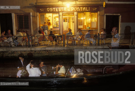 Localizzazione:..VENEZIA / S. CROCE..Oggetto:..Soggetto:..OSTERIA AI POSTALI..Cronologia: ....Definizione Culturale:..   Autore:....   Stile:..   Editori/Stampatori:..   Committenza:..Materia e Tecnica:....Collocazione:..Note:..BAR CAFFE OSTERIE..Riproduzione Fotografica:..Copyright:..Graziano Arici/Rosebud2 .Data:..1994..Costo:..A