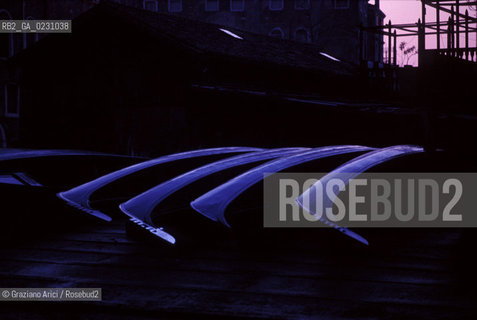 Localizzazione:..VENEZIA / DORSODURO..Oggetto:..Soggetto:..SQUERO DI S. TROVASO / GONDOLE LAVORO..Cronologia: ....Definizione Culturale:..   Autore: ..   Stile:..   Editori/Stampatori:..   Committenza:..Materia e Tecnica:..Collocazione:..Note:..BARCHE E CANALI..Riproduzione Fotografica:..Graziano Arici/Rosebud2 .Copyright:..Graziano Arici/Rosebud2 .Data:..1995..Costo:..A