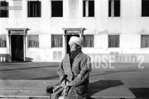  GENTE DI VENEZIA  MOSTRA DI Graziano Arici/Rosebud2 @ 2002 Graziano Arici/Rosebud2 -  J 52/21..