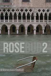 HIGH TIDE IN VENICE - 16 /11/2002  ©Graziano Arici/Rosebud2  ALTA MAREA / ACQUA ALTA
