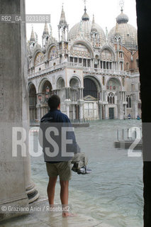 HIGH TIDE IN VENICE - 16 /11/2002  ©Graziano Arici/Rosebud2  ALTA MAREA / ACQUA ALTA