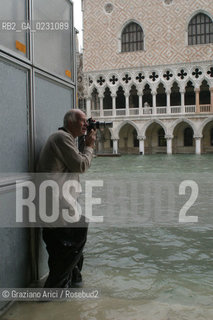 HIGH TIDE IN VENICE - 16 /11/2002  ©Graziano Arici/Rosebud2  ALTA MAREA / ACQUA ALTA  FOTOGRAFO