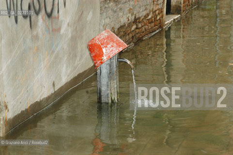 VENEZIA ALTA MAREA 5/12/02 - ©Graziano Arici/Rosebud2 / ACQUA ALTA