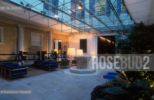 VENEZIA HOTEL MONACO © 2002 Graziano Arici/Rosebud2