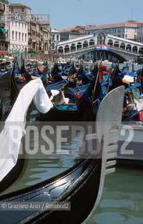MANIFESTAZIONE DEI GONDOLIERI CONTRO GLI EXTRACOMUNITARI  - © 2002 Graziano Arici/Rosebud2 / GONDOLA
