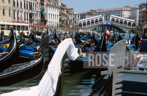 MANIFESTAZIONE DEI GONDOLIERI CONTRO GLI EXTRACOMUNITARI  - © 2002 Graziano Arici/Rosebud2 / GONDOLA