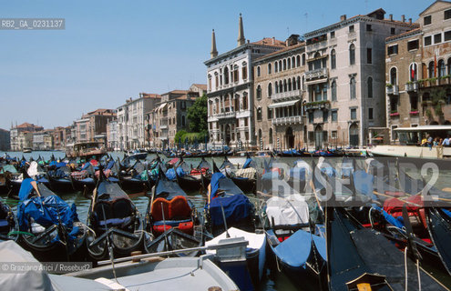 MANIFESTAZIONE DEI GONDOLIERI CONTRO GLI EXTRACOMUNITARI  - © 2002 Graziano Arici/Rosebud2 / GONDOLA