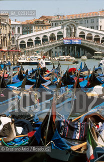 MANIFESTAZIONE DEI GONDOLIERI CONTRO GLI EXTRACOMUNITARI  - © 2002 Graziano Arici/Rosebud2 / GONDOLA
