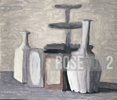 VENEZIA - MUSEO DARTE MODERNA DI CA PESARO GIORGIO MORANDI..Vasi e bottiglie, 1948..Olio su tela, cm 33,5 x 40,5 (Inv. 2405)..ARCHIVIO Graziano Arici/Rosebud2  La cessione dei diritti si intende per quanto di nostra competenza; non comprende invece le eventuali spese relative a diritti che potranno essere richiesti dagli Enti cui appartengono le opere riprese. Tali costi, ove neccessari, e l’espletamento di qualsivoglia pratica di richiesta permessi sono esclusivamente  a  carico del committente e a sua cura.