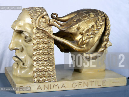 VENEZIA - MUSEO DARTE MODERNA DI CA PESARO ADOLFO WILDT..Carattere fiero – Anima gentile, 1912..Marmo con dorature, cm 38 x 56,7 x 37 (Inv. 4315)..ARCHIVIO Graziano Arici/Rosebud2  La cessione dei diritti si intende per quanto di nostra competenza; non comprende invece le eventuali spese relative a diritti che potranno essere richiesti dagli Enti cui appartengono le opere riprese. Tali costi, ove neccessari, e l’espletamento di qualsivoglia pratica di richiesta permessi sono esclusivamente  a  carico del committente e a sua cura.
