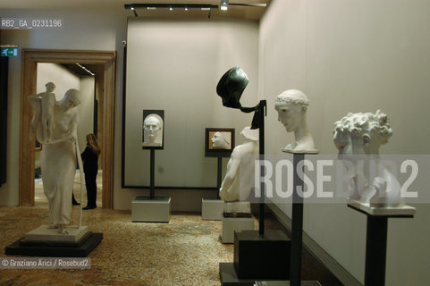 VENEZIA - MUSEO DARTE MODERNA DI CA PESARO ARCHIVIO Graziano Arici/Rosebud2  La cessione dei diritti si intende per quanto di nostra competenza; non comprende invece le eventuali spese relative a diritti che potranno essere richiesti dagli Enti cui appartengono le opere riprese. Tali costi, ove neccessari, e l’espletamento di qualsivoglia pratica di richiesta permessi sono esclusivamente  a  carico del committente e a sua cura.