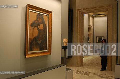 VENEZIA - MUSEO DARTE MODERNA DI CA PESARO ARCHIVIO Graziano Arici/Rosebud2  La cessione dei diritti si intende per quanto di nostra competenza; non comprende invece le eventuali spese relative a diritti che potranno essere richiesti dagli Enti cui appartengono le opere riprese. Tali costi, ove neccessari, e l’espletamento di qualsivoglia pratica di richiesta permessi sono esclusivamente  a  carico del committente e a sua cura.