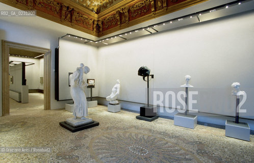 VENEZIA - MUSEO DARTE MODERNA DI CA PESARO ARCHIVIO Graziano Arici/Rosebud2  La cessione dei diritti si intende per quanto di nostra competenza; non comprende invece le eventuali spese relative a diritti che potranno essere richiesti dagli Enti cui appartengono le opere riprese. Tali costi, ove neccessari, e l’espletamento di qualsivoglia pratica di richiesta permessi sono esclusivamente  a  carico del committente e a sua cura.