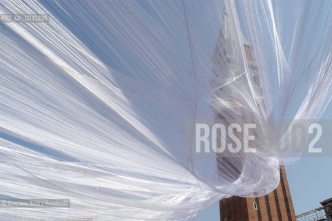 VENEZIA 2003 - CARNEVALE ALLESTIMENTO DELLA PIAZZA SAN MARCO  DI DONATO SARTORI ©Graziano Arici/Rosebud2 / TELA  CAMPANILE