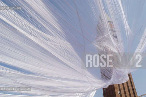 VENEZIA 2003 - CARNEVALE ALLESTIMENTO DELLA PIAZZA SAN MARCO  DI DONATO SARTORI ©Graziano Arici/Rosebud2 / TELA  CAMPANILE