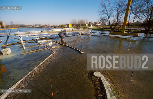 CENTRO SPERIMENTALE PER MODELLI IDRAULICI DI VOLTABAROZZO  - PROVE DI MOTO ONDOSO SULLE BARRIERE MOBILI - @ Graziano Arici/Rosebud2 /   ALTA MAREA CONSORZIO VENEZIA NUOVA