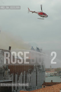 VENEZIA 15/04/03 - LINCENDIO DEL MULINO STUCKY © ARCHIVIO Graziano Arici/Rosebud2  / GIUDECCA / ARCHEOLOGIA INDUSTRIALE