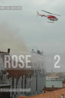 VENEZIA 15/04/03 - LINCENDIO DEL MULINO STUCKY © ARCHIVIO Graziano Arici/Rosebud2  / GIUDECCA / ARCHEOLOGIA INDUSTRIALE