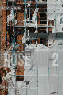 VENEZIA 15/04/03 - LINCENDIO DEL MULINO STUCKY © ARCHIVIO Graziano Arici/Rosebud2  / GIUDECCA / ARCHEOLOGIA INDUSTRIALE