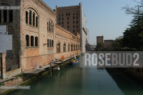 VENEZIA 17/04/03 - LINCENDIO DEL MULINO STUCKY © ARCHIVIO Graziano Arici/Rosebud2  / GIUDECCA / ARCHEOLOGIA INDUSTRIALE