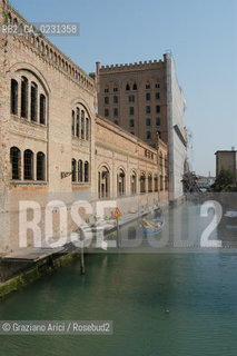 VENEZIA 17/04/03 - LINCENDIO DEL MULINO STUCKY © ARCHIVIO Graziano Arici/Rosebud2  / GIUDECCA / ARCHEOLOGIA INDUSTRIALE