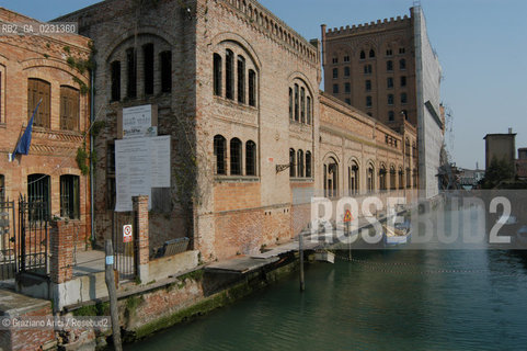VENEZIA 17/04/03 - LINCENDIO DEL MULINO STUCKY © ARCHIVIO Graziano Arici/Rosebud2  / GIUDECCA / ARCHEOLOGIA INDUSTRIALE