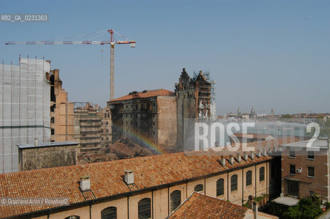 VENEZIA 17/04/03 - LINCENDIO DEL MULINO STUCKY © ARCHIVIO Graziano Arici/Rosebud2  / GIUDECCA / ARCHEOLOGIA INDUSTRIALE