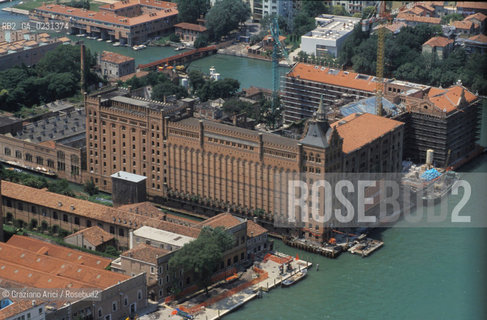 VENEZIA :GIUDECCA IL MULINO STUCKY  -  © 2002 Graziano Arici/Rosebud2 / FOTO AEREA /