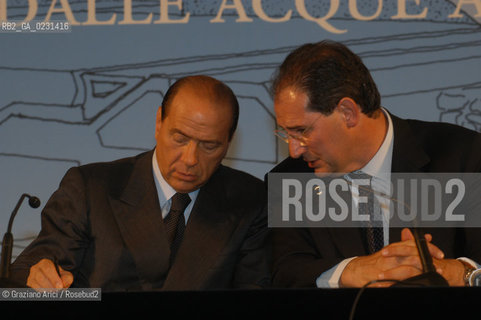 VENEZIA 14/05/03 - CERIMONIA DI INIZIO LAVORI SISTEMA MOSE PER LA DIFESA DI VENEZIA DALLE ACQUE ALTE IL PRESIDENTE DEL CONSIGLIO ON. SILVIO BERLUSCONI E  IL GOVERNATORE DELLA REGIONE VENETO GIANCARLO GALAN   ©Graziano Arici/Rosebud2 / DIGA