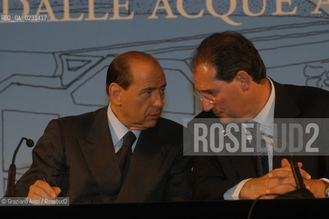 VENEZIA 14/05/03 - CERIMONIA DI INIZIO LAVORI SISTEMA MOSE PER LA DIFESA DI VENEZIA DALLE ACQUE ALTE IL PRESIDENTE DEL CONSIGLIO ON. SILVIO BERLUSCONI E  IL GOVERNATORE DELLA REGIONE VENETO GIANCARLO GALAN    ©Graziano Arici/Rosebud2 / DIGA