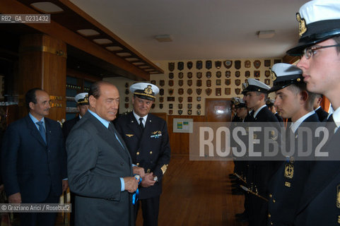 VENEZIA 14/05/03 -  CERIMONIA DI INIZIO LAVORI SISTEMA MOSE PER LA DIFESA DI VENEZIA DALLE ACQUE ALTE  SILVIO BERLUSCONI CON I CADETTI DEL COLLEGIO NAVALE MOROSINI  ©Graziano Arici/Rosebud2 / DIGA /