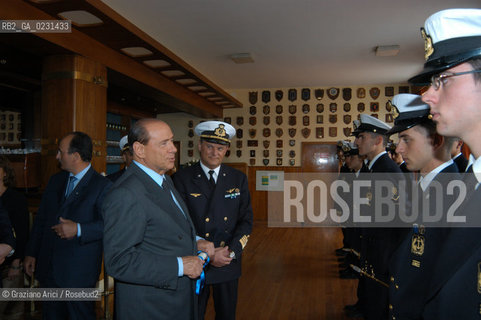 VENEZIA 14/05/03 -  CERIMONIA DI INIZIO LAVORI SISTEMA MOSE PER LA DIFESA DI VENEZIA DALLE ACQUE ALTE  SILVIO BERLUSCONI CON I CADETTI DEL COLLEGIO NAVALE MOROSINI  ©Graziano Arici/Rosebud2 / DIGA /